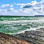 Prora - FeWo mit Balkon, Waschmaschine, E-Ladesäule und Meerblick - room-of-light *