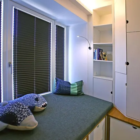 Prora - FeWo mit Balkon, Waschmaschine, E-Ladesäule und Meerblick - room-of-light *